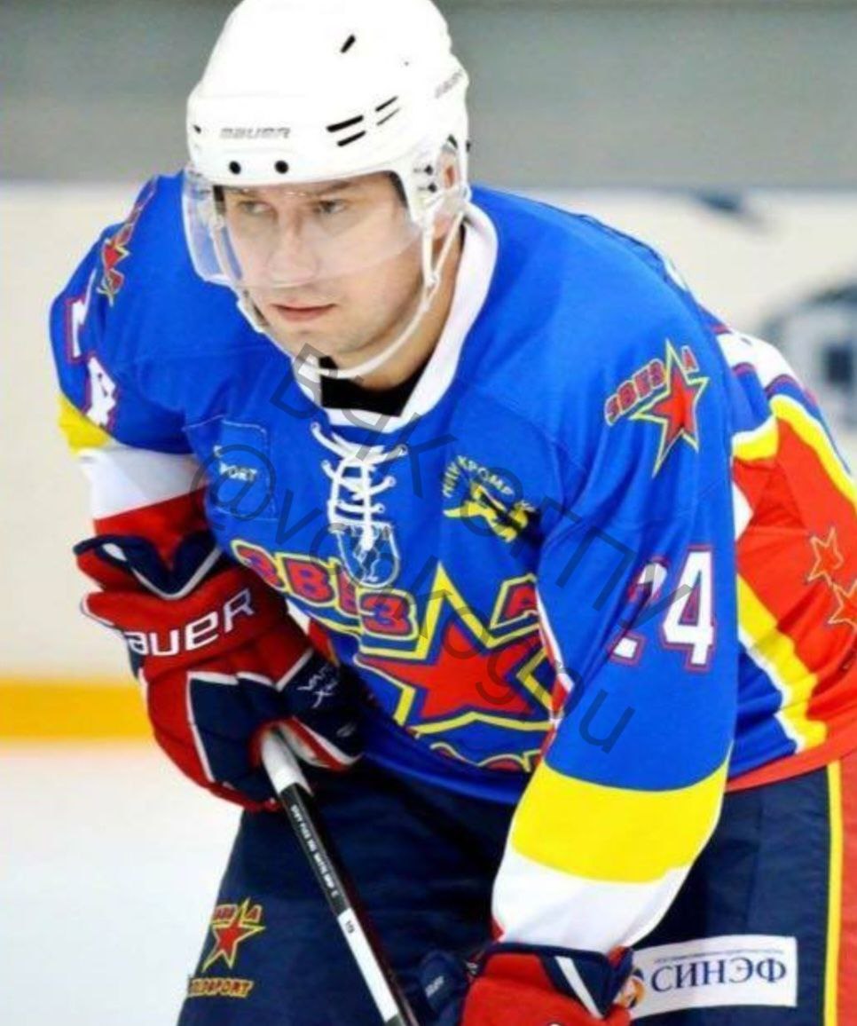 Вадим Белоусов хоккеист